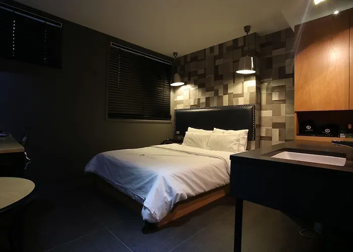 H Avenue Gangnam Yeoksam Hotel