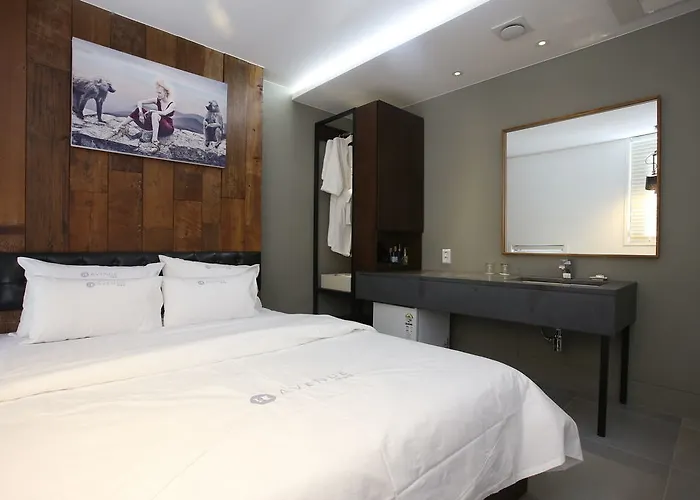 H Avenue Gangnam Yeoksam Hotel
