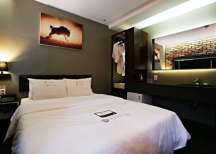 H Avenue Gangnam Yeoksam 3*